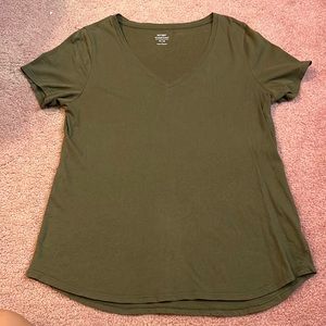 Green short sleeve t-shirt